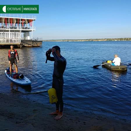 Чтобы собрать деньги онкобольному, николаевский спортсмен стартовал в заплыв Николаев — Коблево