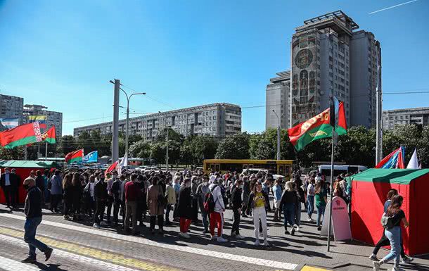 В Беларуси собирают на акцию за Лукашенко работников бюджетных организаций