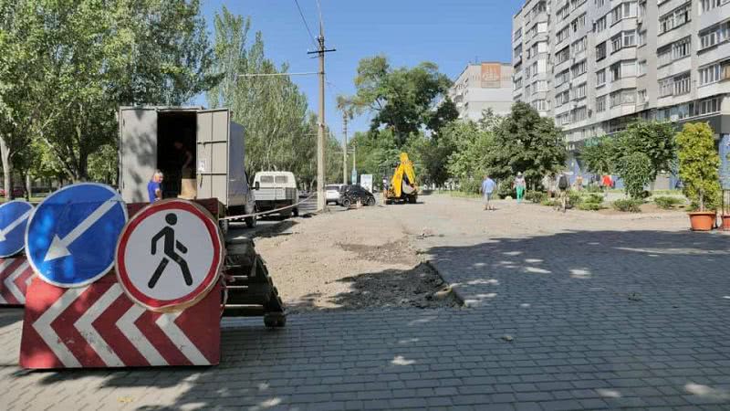 Новая тротуарная плитка появилась на проблемных участках улиц Николаева