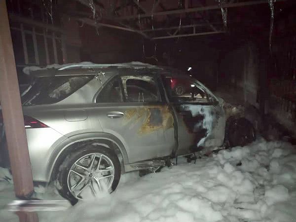 В Николаеве ночью сгорел Mercedes-Benz