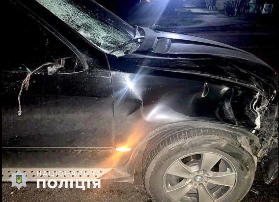 BMW насмерть сбил пешехода, который переходил трассу Н-11 в неположенном и неосвещенном месте