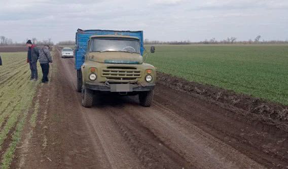 На Николаевщине средь бела дня и на пустой дороге водитель ЗИЛа переехал пешехода
