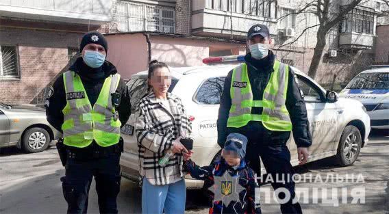Трехлетнего николаевца, который уехал от мамы на самокате, искал весь личный состав отделения полиции №1