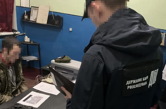 20-летний инспектор Казанковской колонии «дослужился» до уголовного производства и сам может сесть на 8 лет