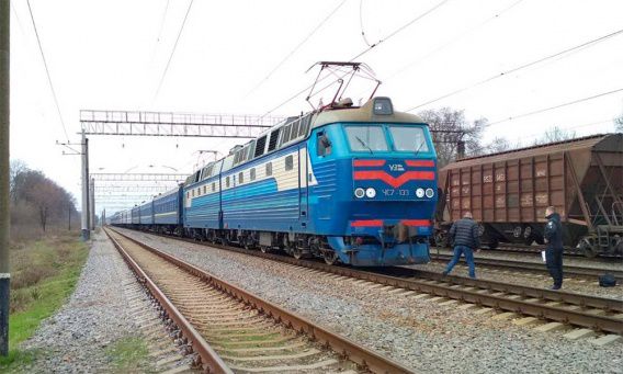 Поезд Николаев-Харьков насмерть сбил мужчину