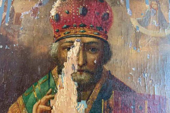 В Очакове на свалке нашли уникальную икону Николая Чудотворца