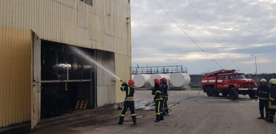 Пожар на маслозаводе в Березанке тушили 5 пожарных расчетов