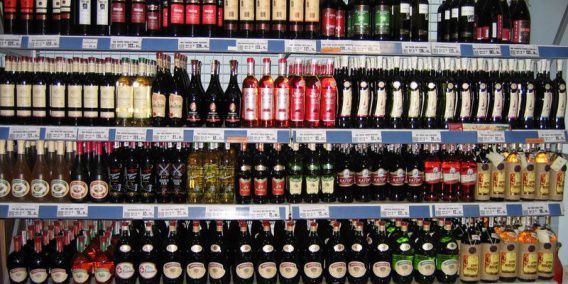 В Украине подорожает самый дешевый алкоголь: на какие напитки поднимутся цены