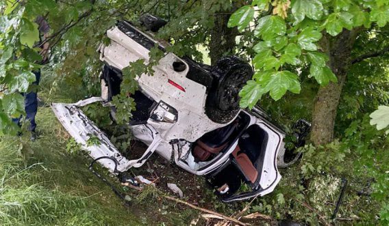 16-летний водитель разбил BMW X5 на трассе под Николаевом: четырех пострадавших увезла «скорая»