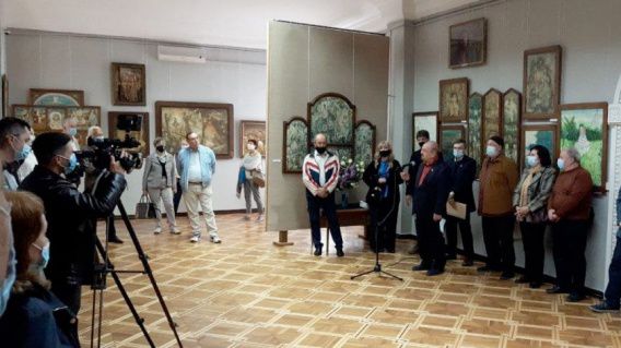 В Николаевском музее имени В. Верещагина выставочный зал отдали Андрею Антонюку