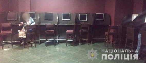 По сигналу николаевцев полиция прикрыла четыре зала игровых автоматов