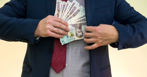 Зарплата мэра не зависит от состояния дел в городе: сколько получают украинские градоначальники
