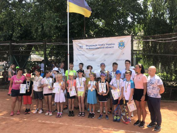 В Николаеве провели турнир U-12- U-18 с участием теннисистов трех областей