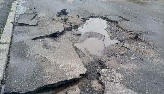 В Николаеве ливень смыл ямочный ремонт дорог