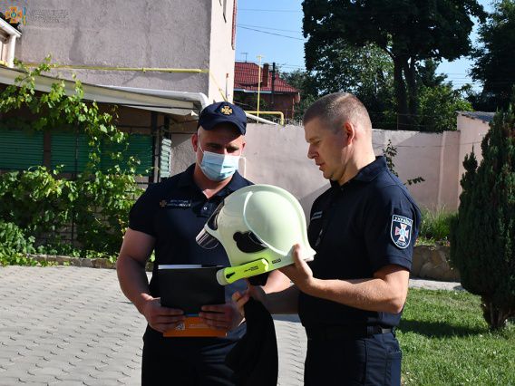 Николаевского пожарного Сергея Бердия, который вытянул из огня детей, повысили в звании