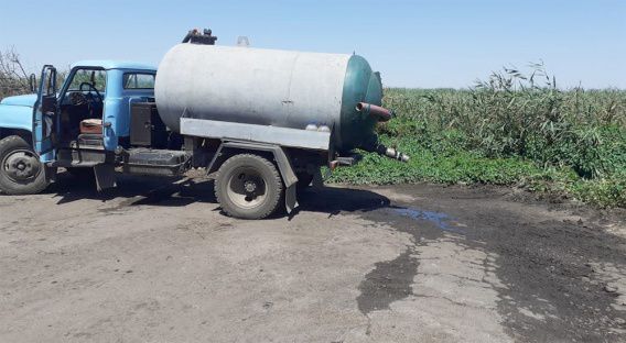 Ассенизаторы слили машину нечистот в озеро у базы «Черномор» в Рыбаковке
