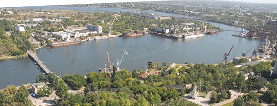 Завтра при разведении мостов в Соляные можно будет попасть через Николаевский судостроительный завод