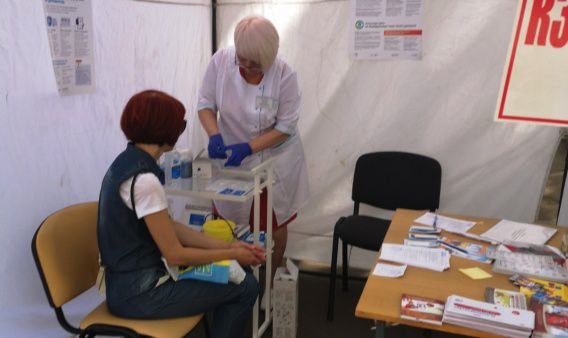 В Николаеве на улице Соборной работают пункты массовой вакцинации и медицинской консультации
