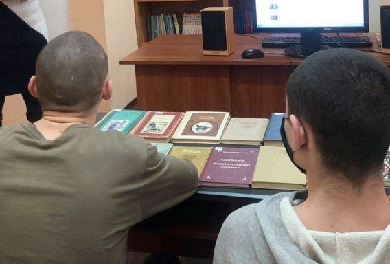По настоянию прокуратуры троих малолетних заключенных Николаевского СИЗО записали в школу