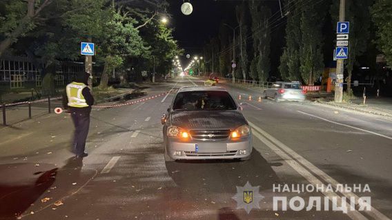 В Николаеве на пешеходном переходе сбили двоих детей и женщину