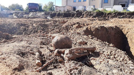Во время строительства супермаркета в Баштанке нашли человеческие останки