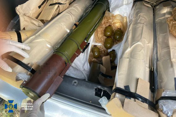 Начальник склада ракетно-артиллерийского вооружения 36-й части продавал оружие николаевским бандитам