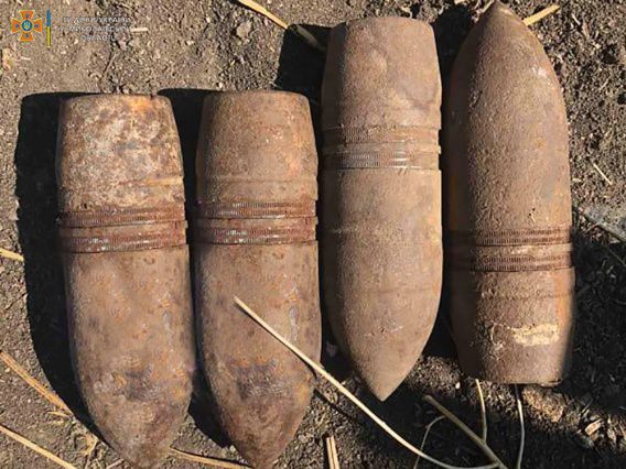 В Николаевской области женщина случайно нашла в своем сарае четыре артиллерийских снаряда!