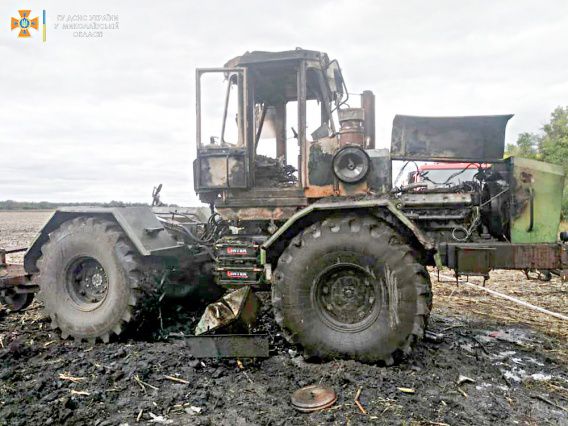 В Баштанском районе во время работы в поле загорелся трактор