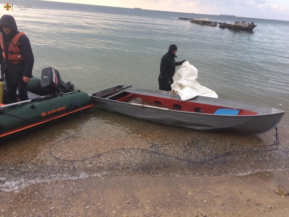 Тело третьего погибшего у Березани рыбака нашли на глубине водолазы