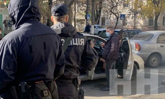 Силовики задержали банду гастролеров-мошенников возле николаевской мэрии