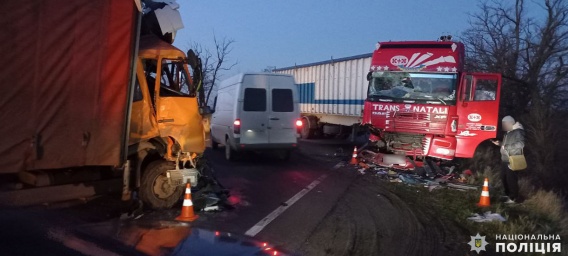 В Николаевской области в масштабной аварии грузовиков погиб пассажир