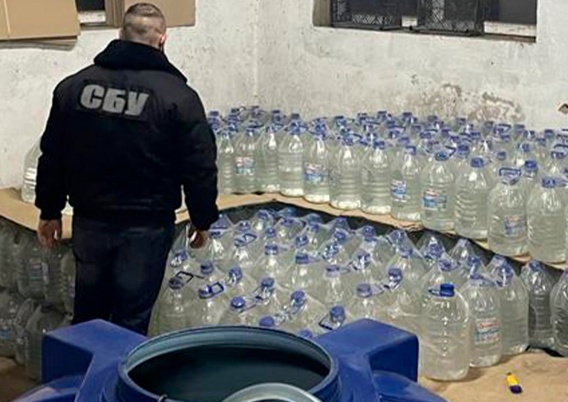 На окраине Николаева закрыли подпольную мини-фабрику по производству алкоголя