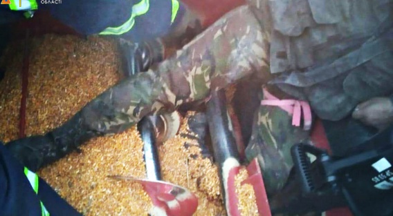 ЧП в фермерском хозяйстве на Первомайщине: работник застрял между витками шнеков