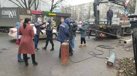 В Николаеве со скандалом, полицией и общественниками снесли стройку овощного магазина