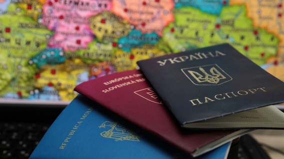 Почти половина украинцев не поддерживают идею двойного гражданства - опрос