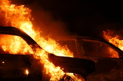 Ночью в Николаеве сожгли два легковых автомобиля