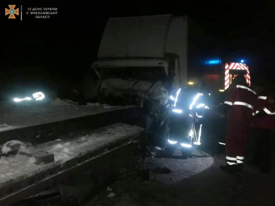 Сегодня утром в Николаевской области разбился насмерть водитель фуры