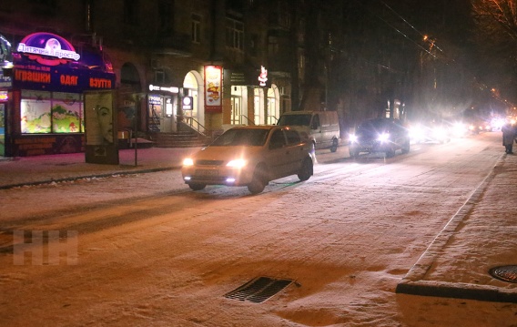 В ближайшие часы в Николаеве опять пойдет снег: водителей просят убрать машины с обочин