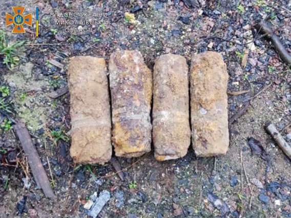 В Николаевской области нашли четыре 75-милиметровых артснаряда