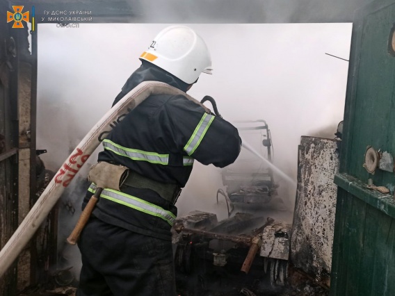 В приморском селе Николаевщины сгорел гараж