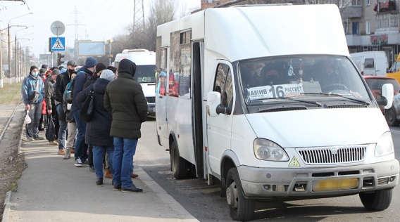 Брать больше пассажиров в салон разрешили общественному транспорту в Николаеве