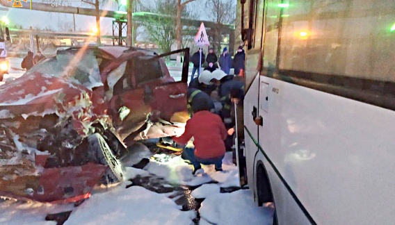 В Южноукраинске автобус МАЗ раздавил Toyota Rav4