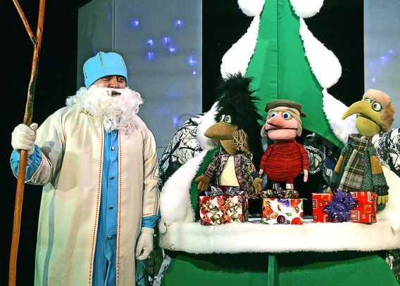 «Рождественский караван сказок»: «АТБ» передает детям-сиротам три тысячи сладких подарков