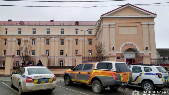 В Николаеве заминировали две школы в первый день третьей четверти