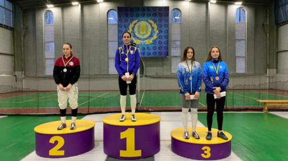 Чемпионат Украины среди юниоров выиграла саблистка Бондарь из Николаева