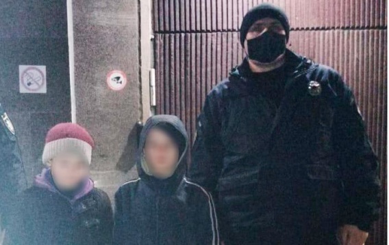 8-летние николаевцы пешком прогулялись с Херсонского на Соборную площадь. А в это время их разыскивала полиция