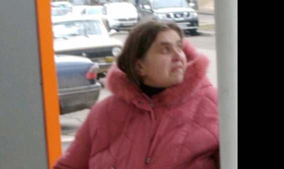 В Николаеве женщина просидела двое суток на остановке возле БСМП