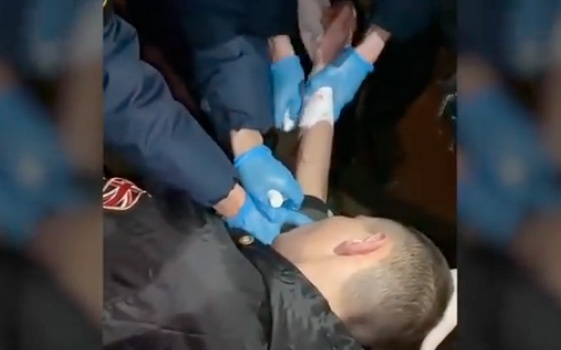 Подросток порезал себе вены в парке Николаева (видео)