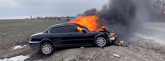 На трассе Н-24 после столкновения сгорел Jaguar (фото, видео)