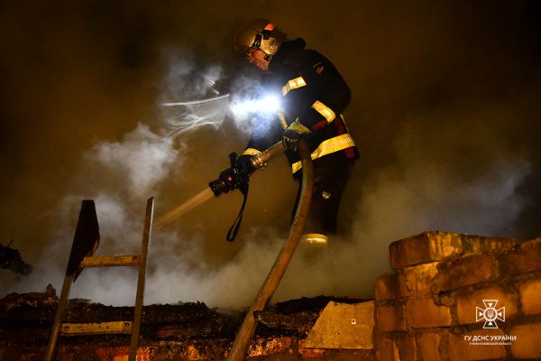 Около полуночи в Николаеве тушили пожар